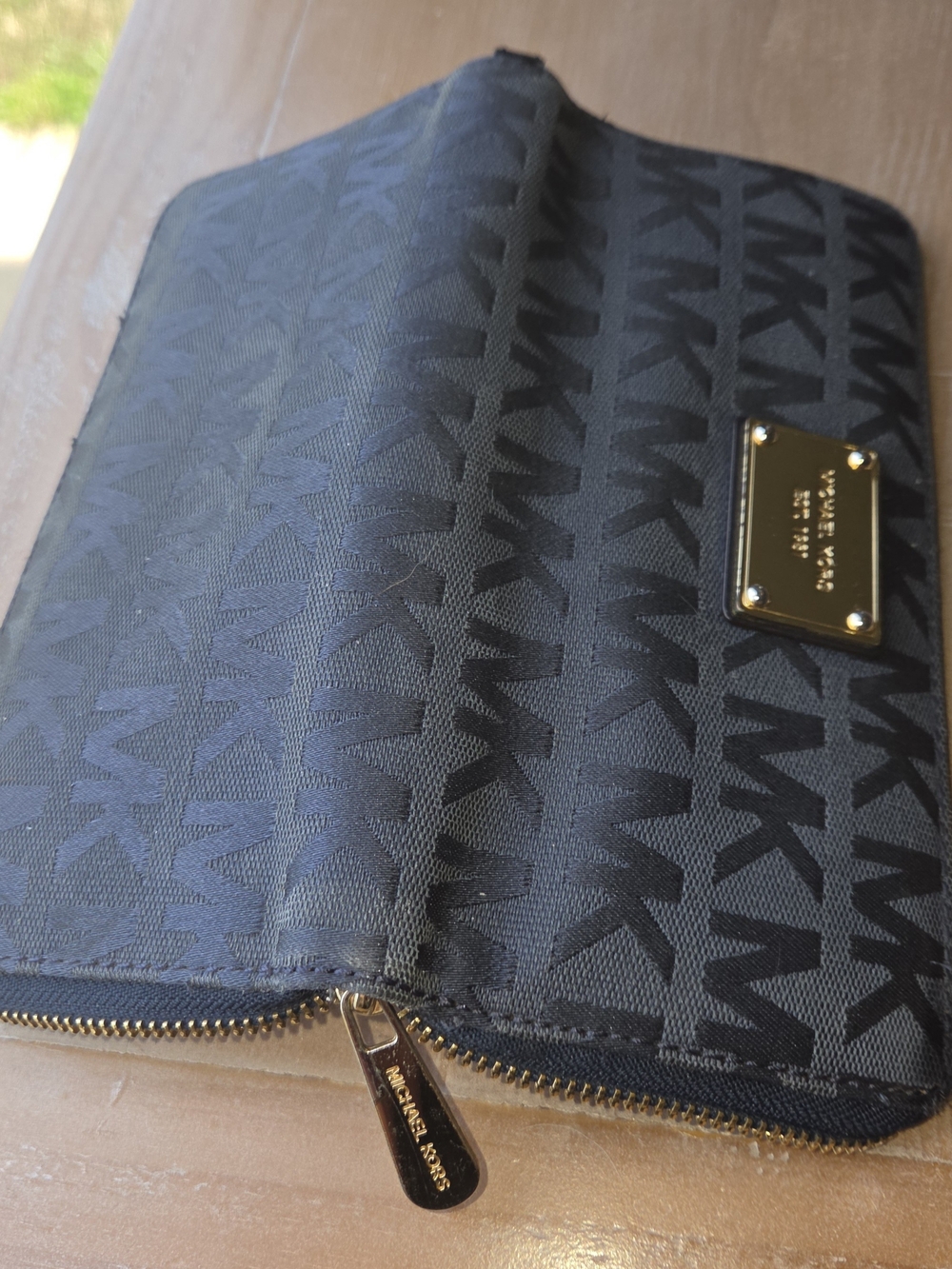 MICHAEL KORS JET SET TRAVEL CONTINENTAL ZIP AROUND NAVY EUC - Picture 2 of 5